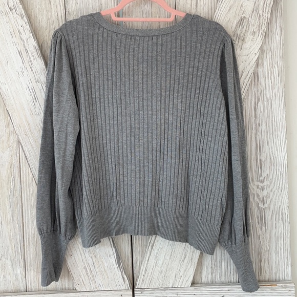 Marled Button Front Ribbed V-Neck Cardigan Top - Picture 2 of 8